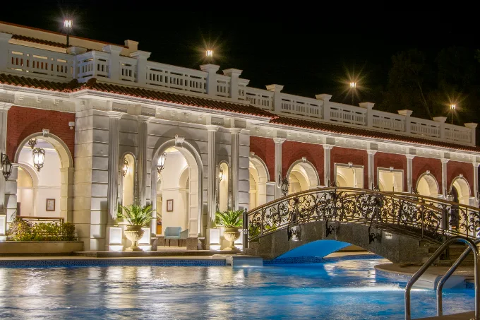 Helnan Palace poolside arches